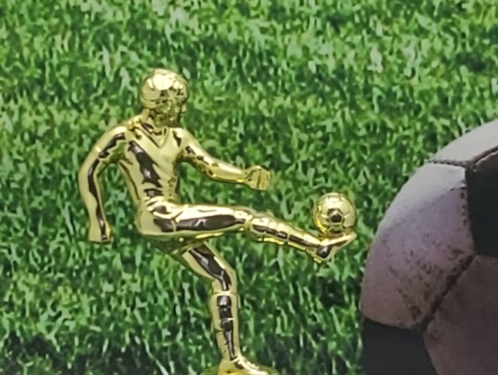 Soccer Kicker Male Trophy 155mm