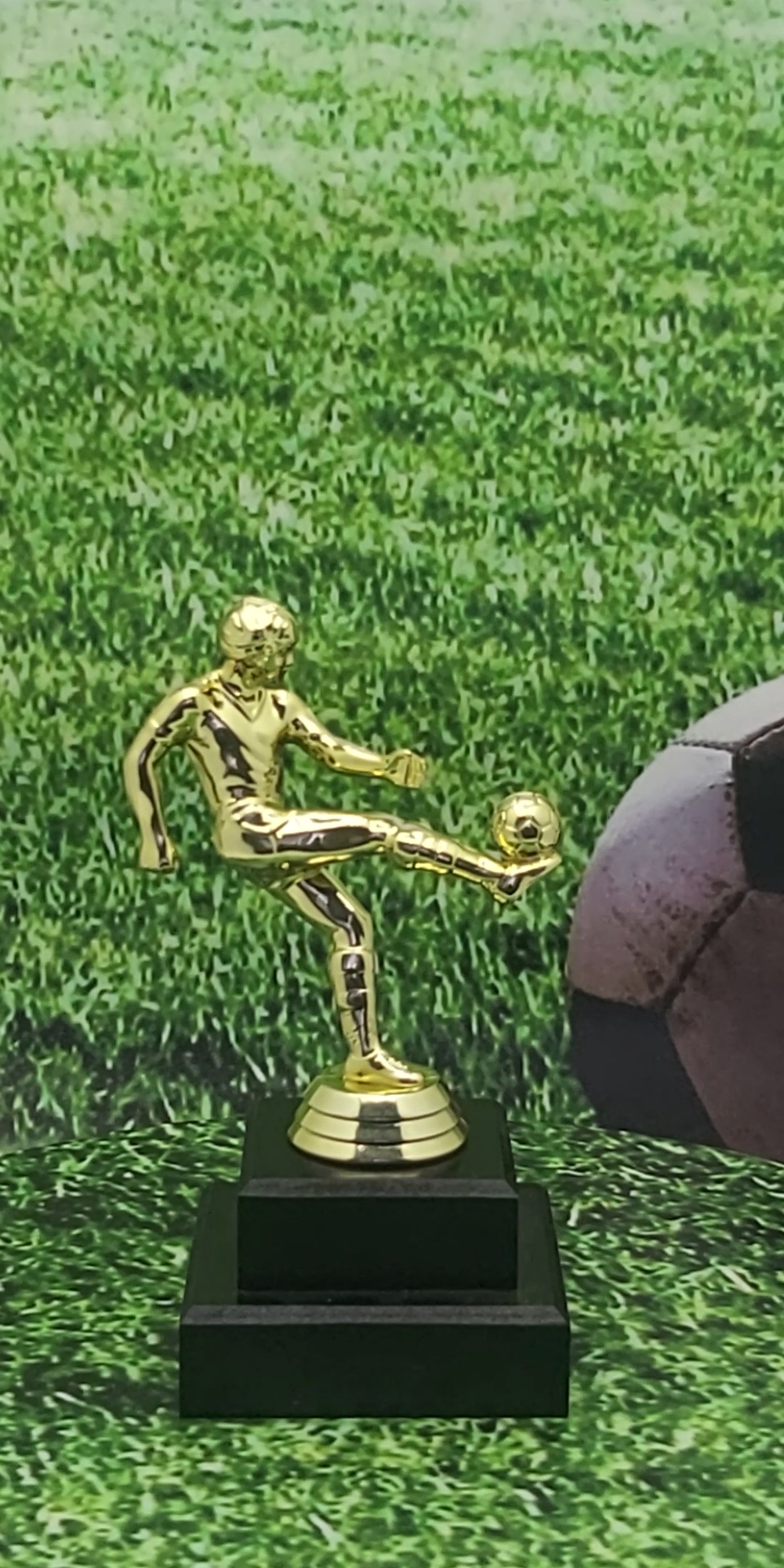 Soccer Kicker Male Trophy 155mm
