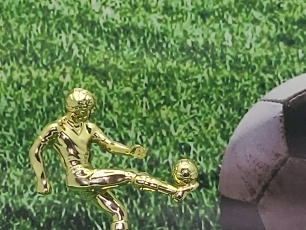 Soccer Kicker Male Trophy 135mm